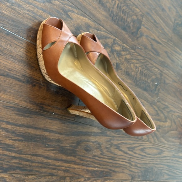 Stuart Weitzman size 9 heels - Picture 3 of 3